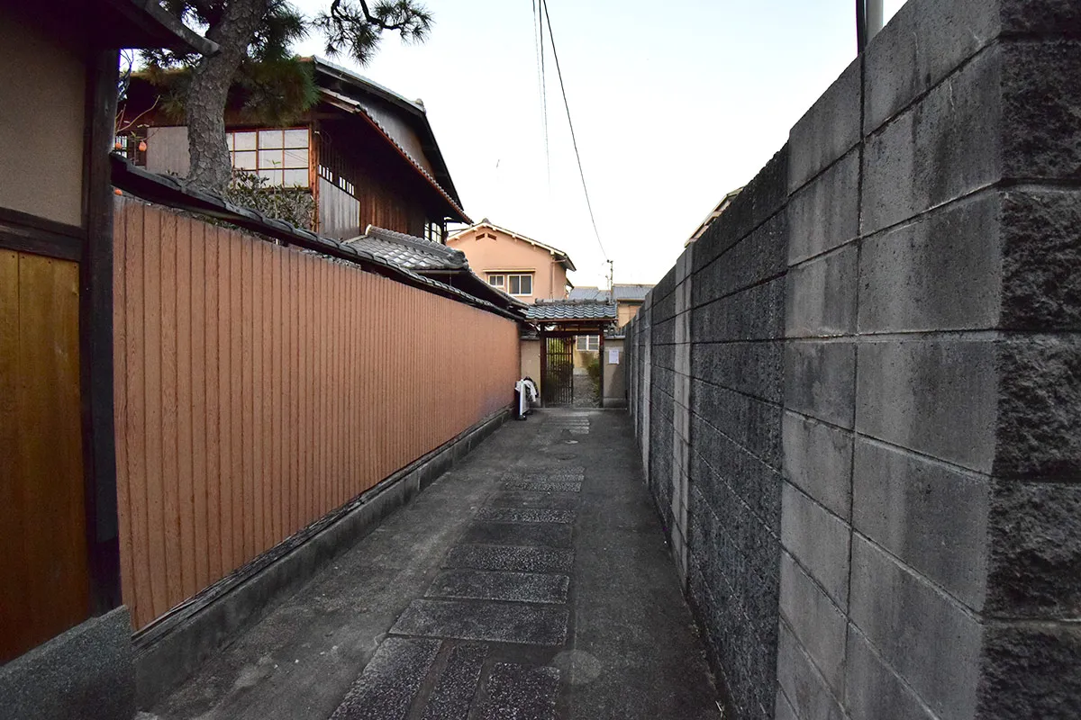 Residential environment between the Kamo River and Kyoto Imperial Palace! Used detached house in Bishamon-cho, Kamigyo-ku.