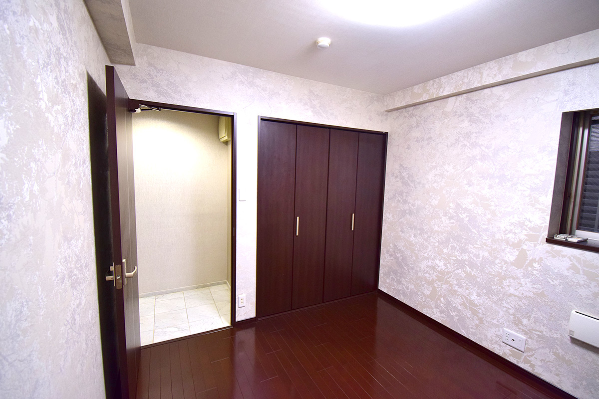 Just a short walk from Gion Shijo Station! A condominium with a large garden!