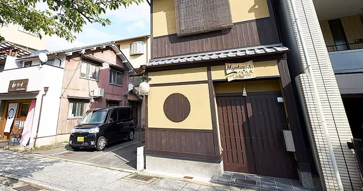 Former Geisha house, Licensed popular guesthouse by Kamo River