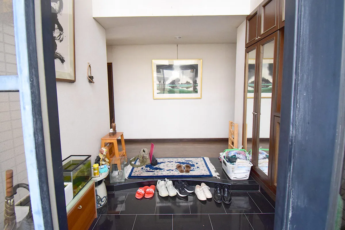 Detached house with a view of Mt. Daimonji from the rooftop.