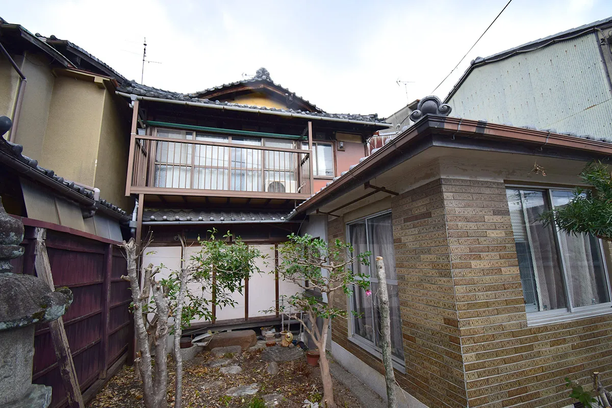 Unrenovated Machiya house in a historic residential area