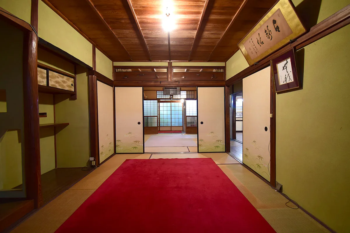 Unrenovated Machiya house in a historic residential area