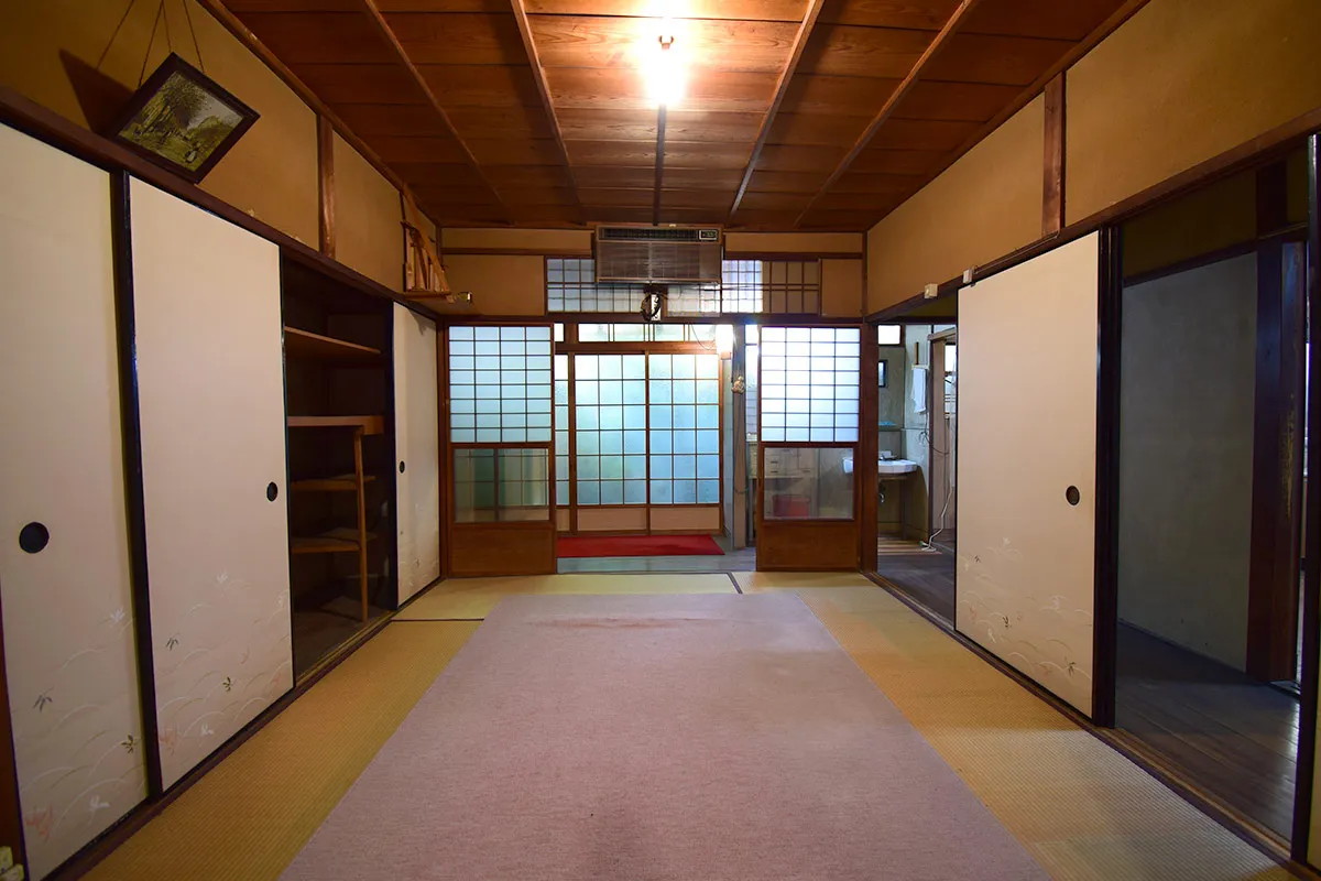 Unrenovated Machiya house in a historic residential area