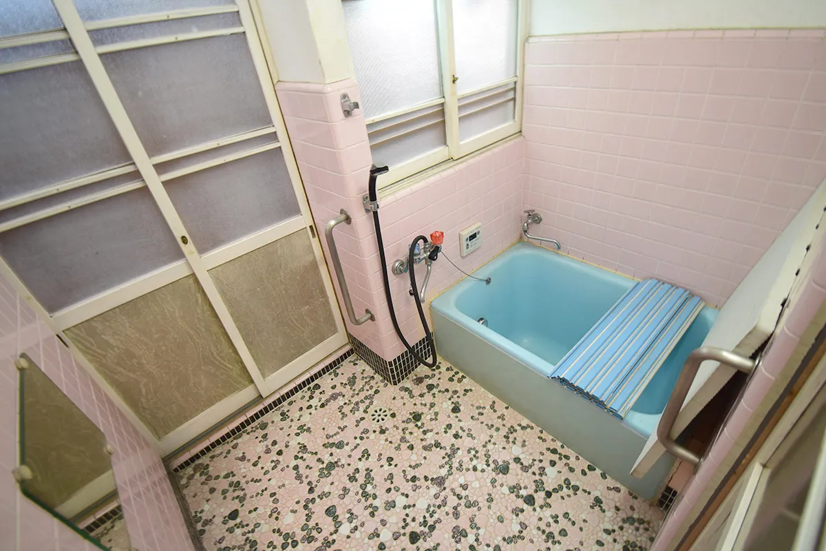 Unrenovated Machiya house in a historic residential area