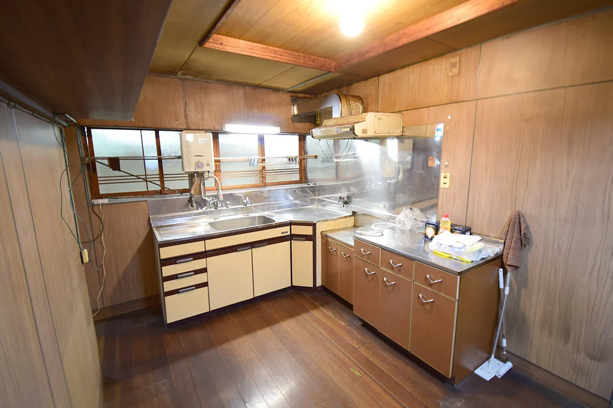 Unrenovated Machiya house in a historic residential area