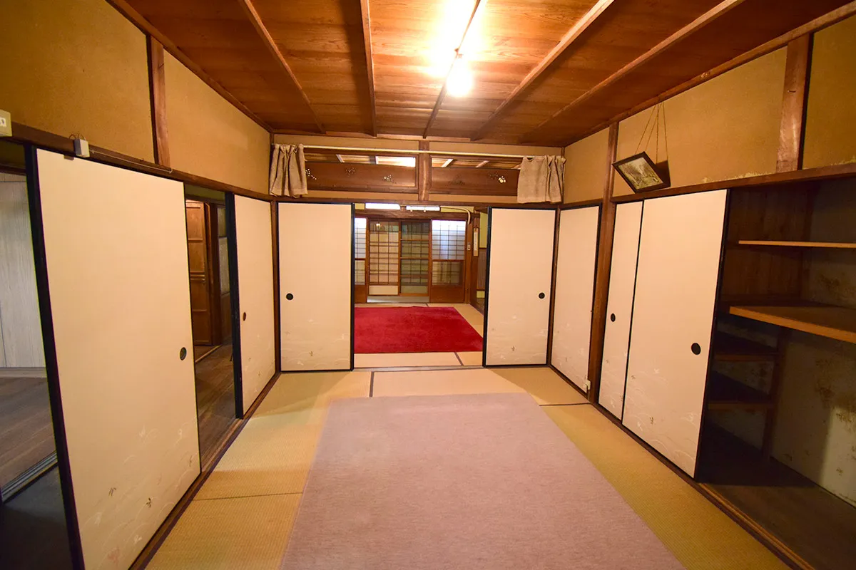 Unrenovated Machiya house in a historic residential area