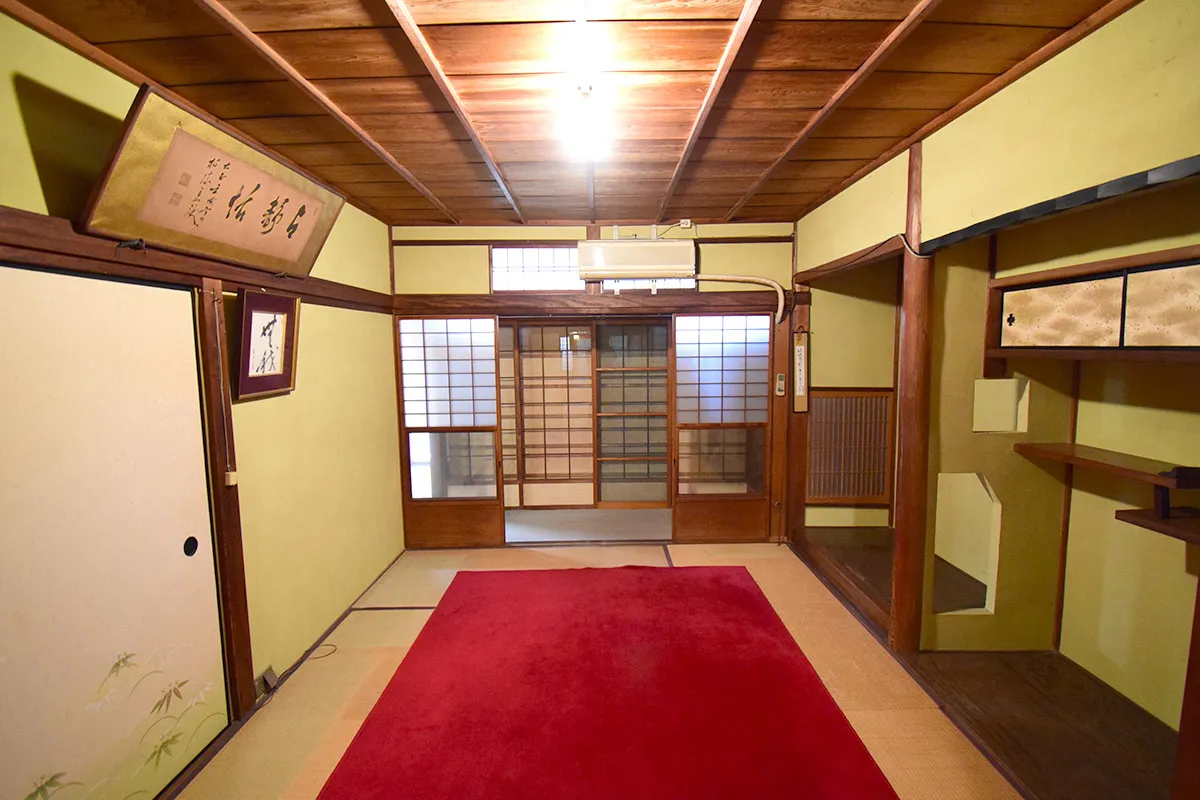 Unrenovated Machiya house in a historic residential area
