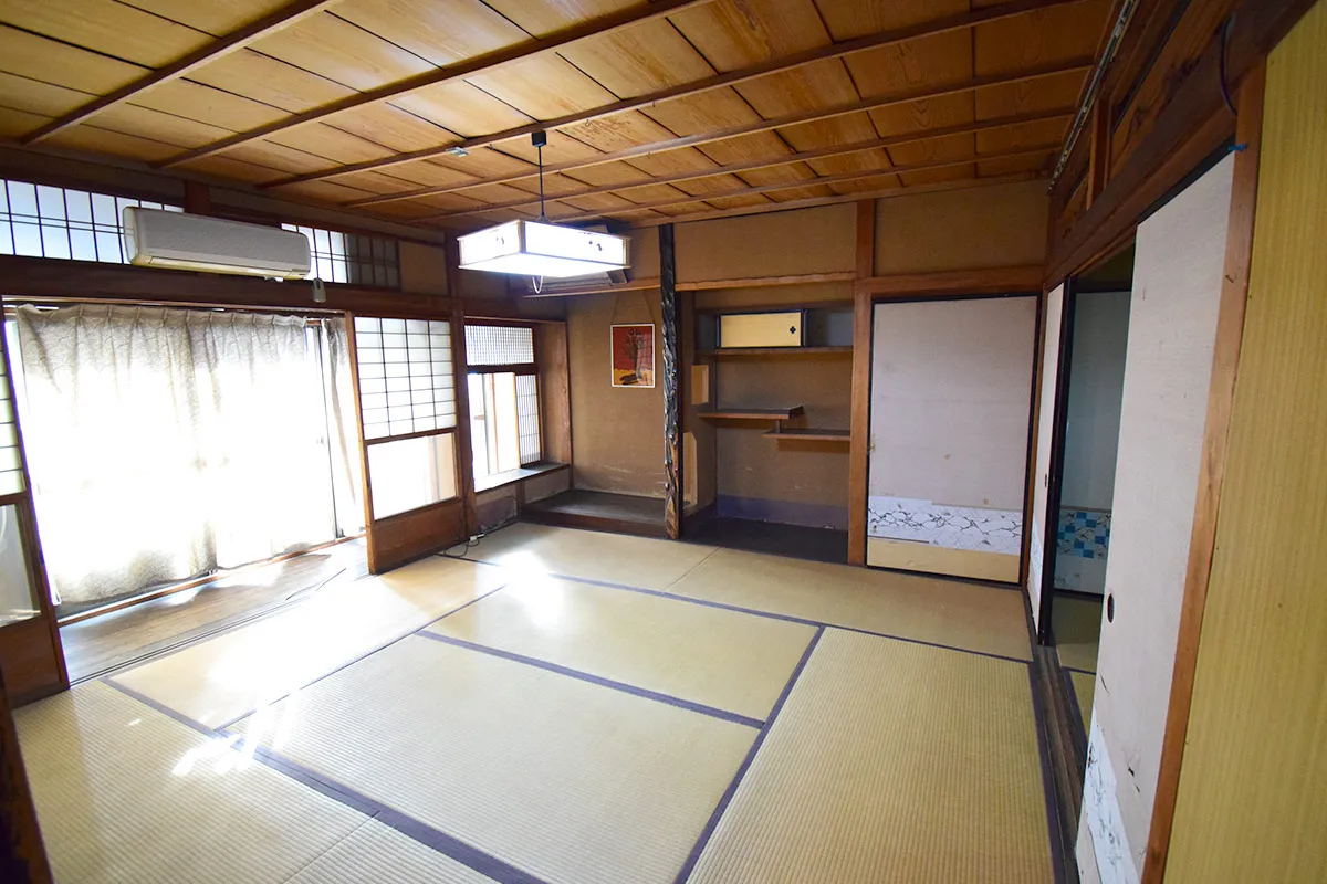 Unrenovated Machiya house in a historic residential area