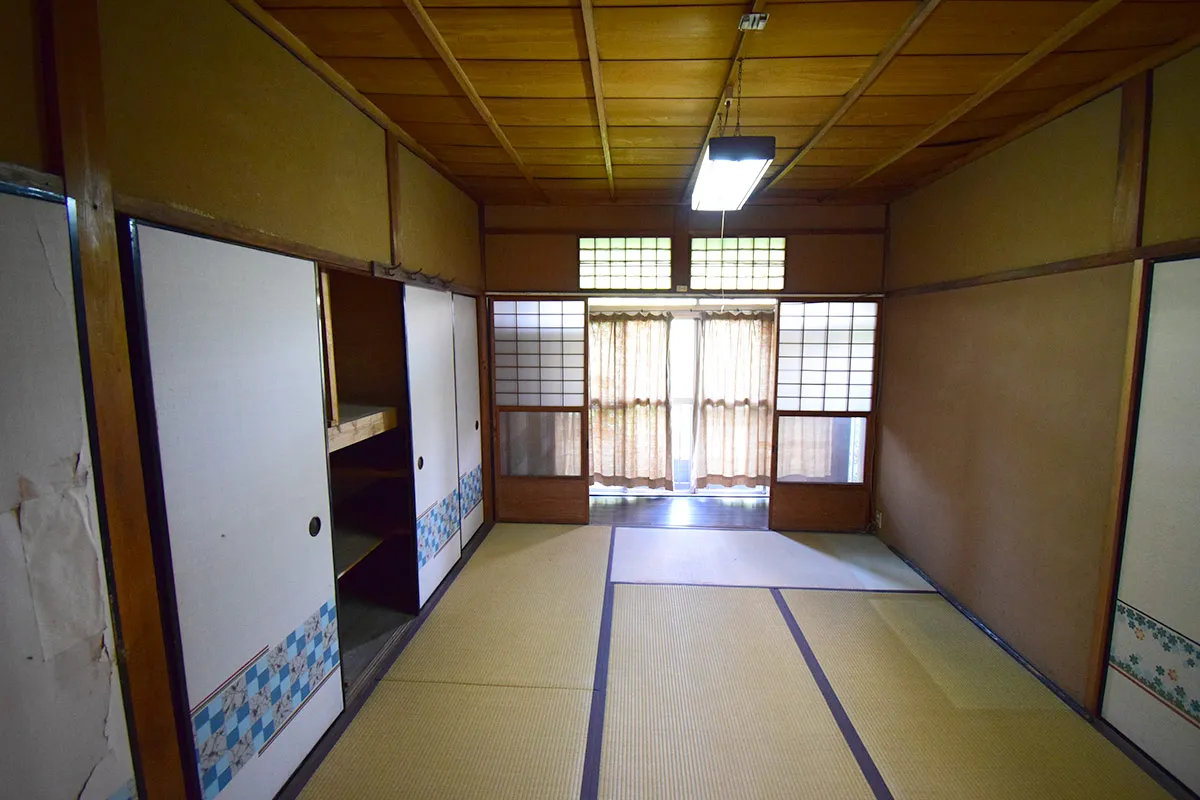 Unrenovated Machiya house in a historic residential area