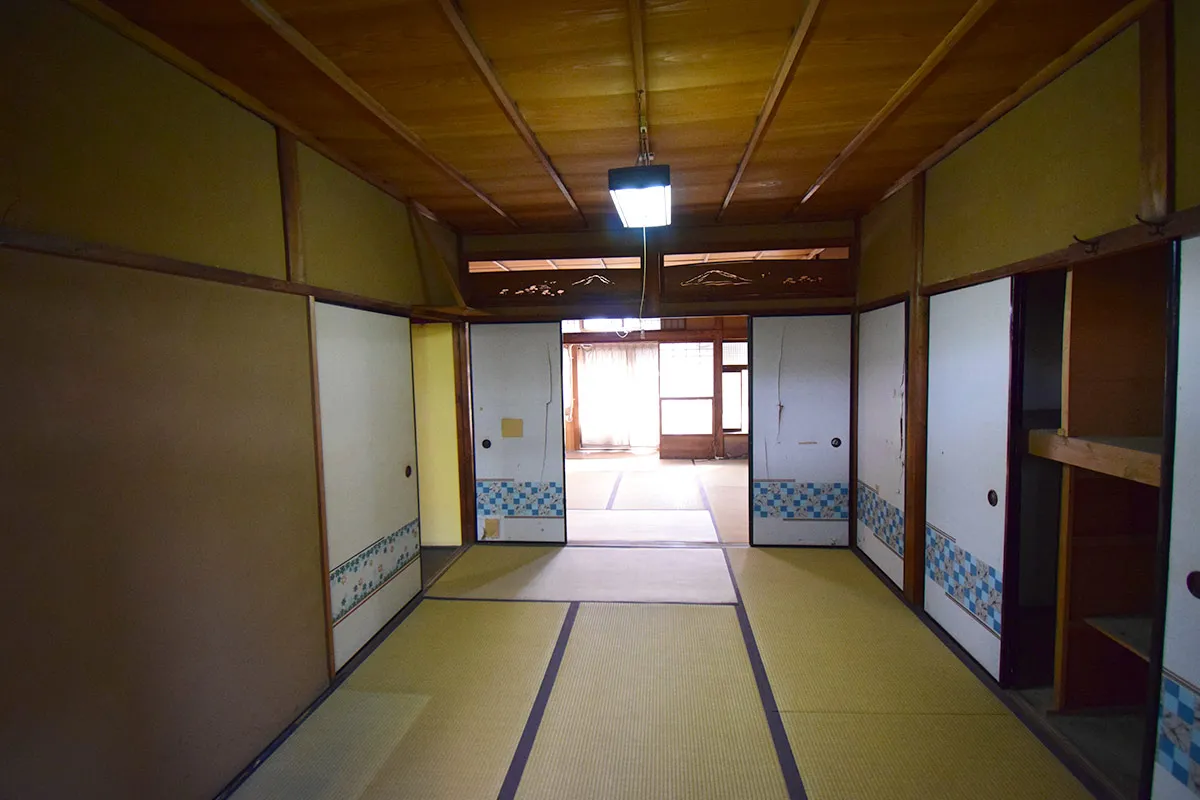 Unrenovated Machiya house in a historic residential area