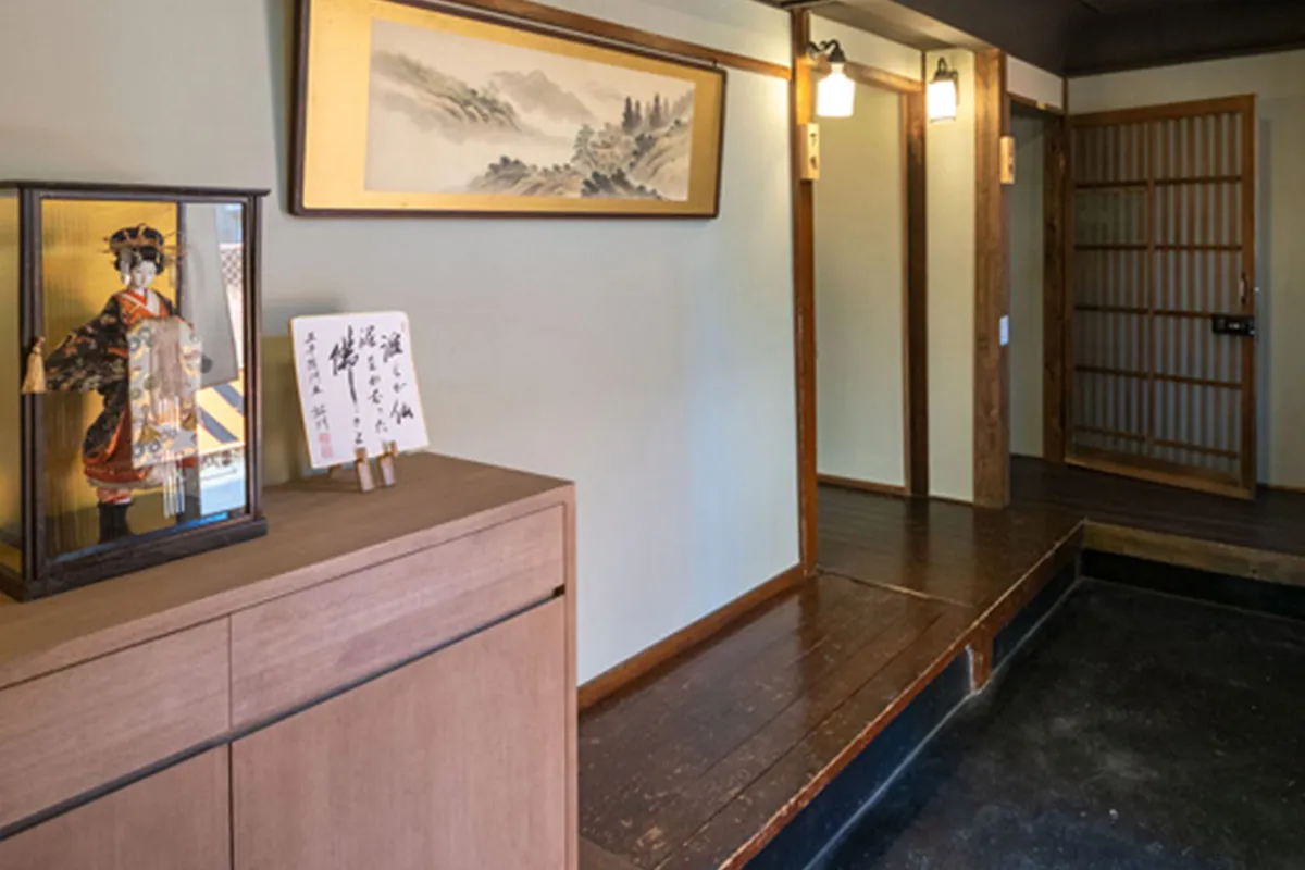 Licensed guesthouse with Kamo river view