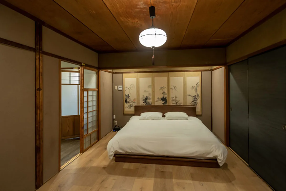 Licensed guesthouse with Kamo river view