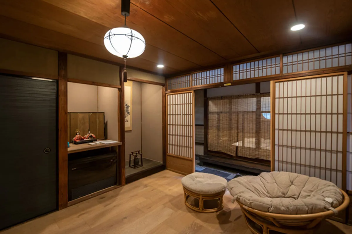 Licensed guesthouse with Kamo river view