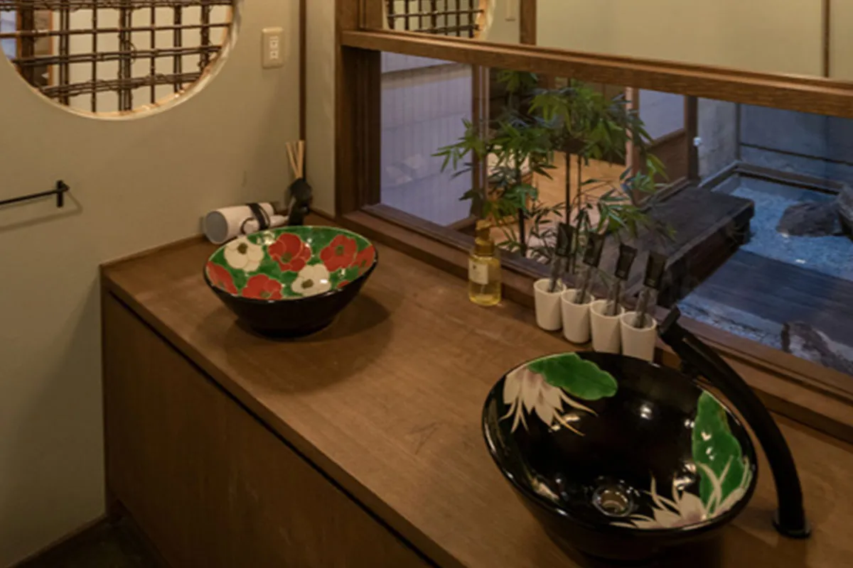 Licensed guesthouse with Kamo river view