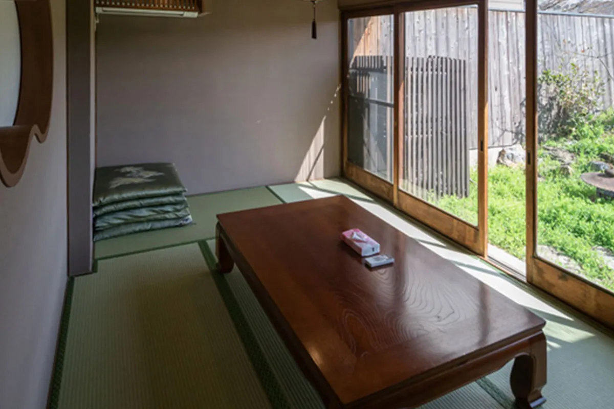 Operating as a guesthouse. Kyomachiya near Kiyomizu-Gojo Station.