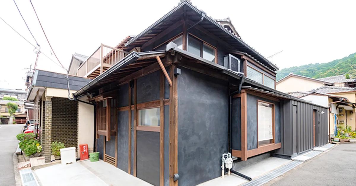 Serene Machiya house with balck walls-A hidden retreat in Nanzenji area
