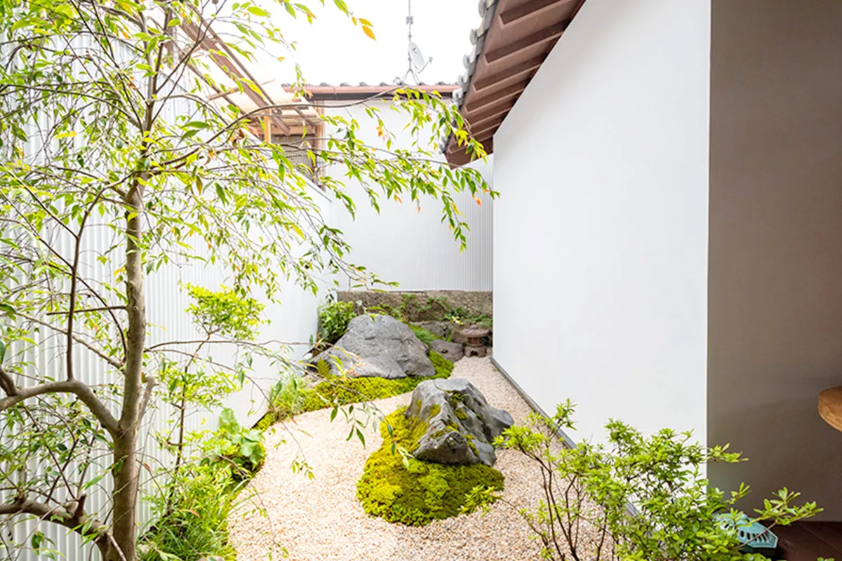 Serene Machiya house with balck walls-A hidden retreat in Nanzenji area