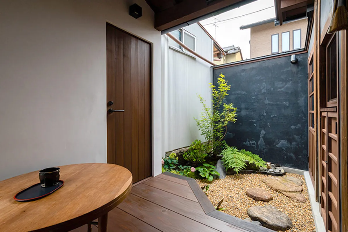 Serene Machiya house with balck walls-A hidden retreat in Nanzenji area