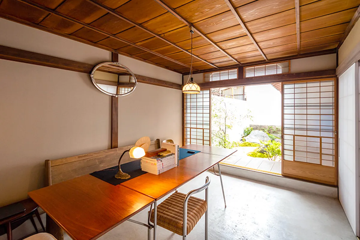Serene Machiya house with balck walls-A hidden retreat in Nanzenji area