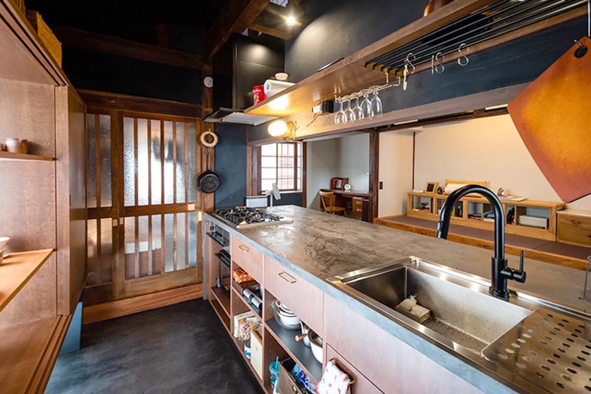 Serene Machiya house with balck walls-A hidden retreat in Nanzenji area