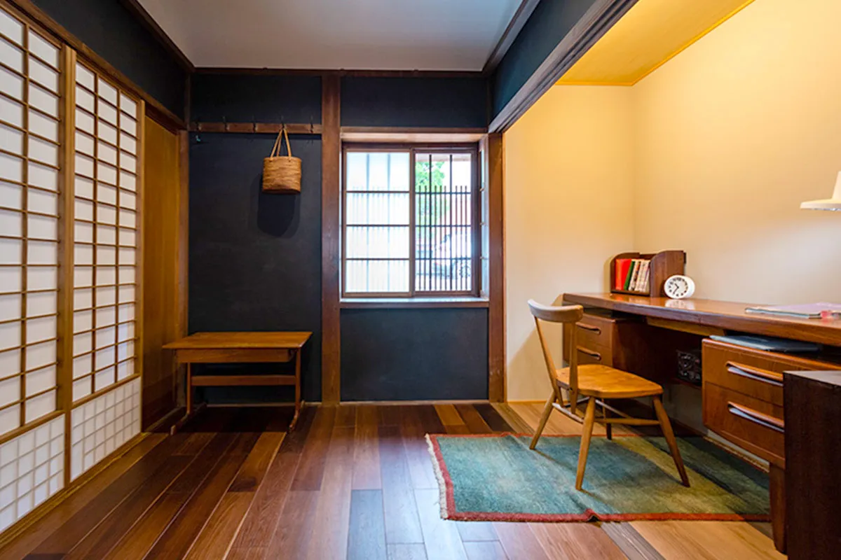 Serene Machiya house with balck walls-A hidden retreat in Nanzenji area