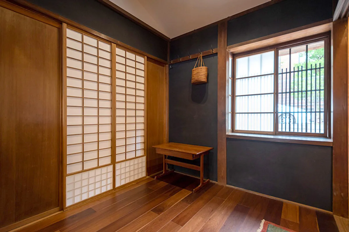 Serene Machiya house with balck walls-A hidden retreat in Nanzenji area