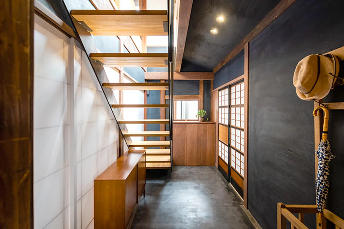 Serene Machiya house with balck walls-A hidden retreat in Nanzenji area