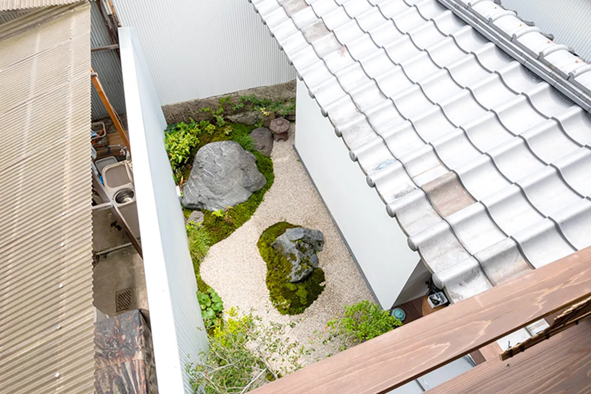 Serene Machiya house with balck walls-A hidden retreat in Nanzenji area
