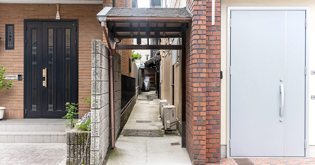 Modern Machiya with Loft and Garden – Living Surrounded by the Greenery of Kyoto Imperial Palace