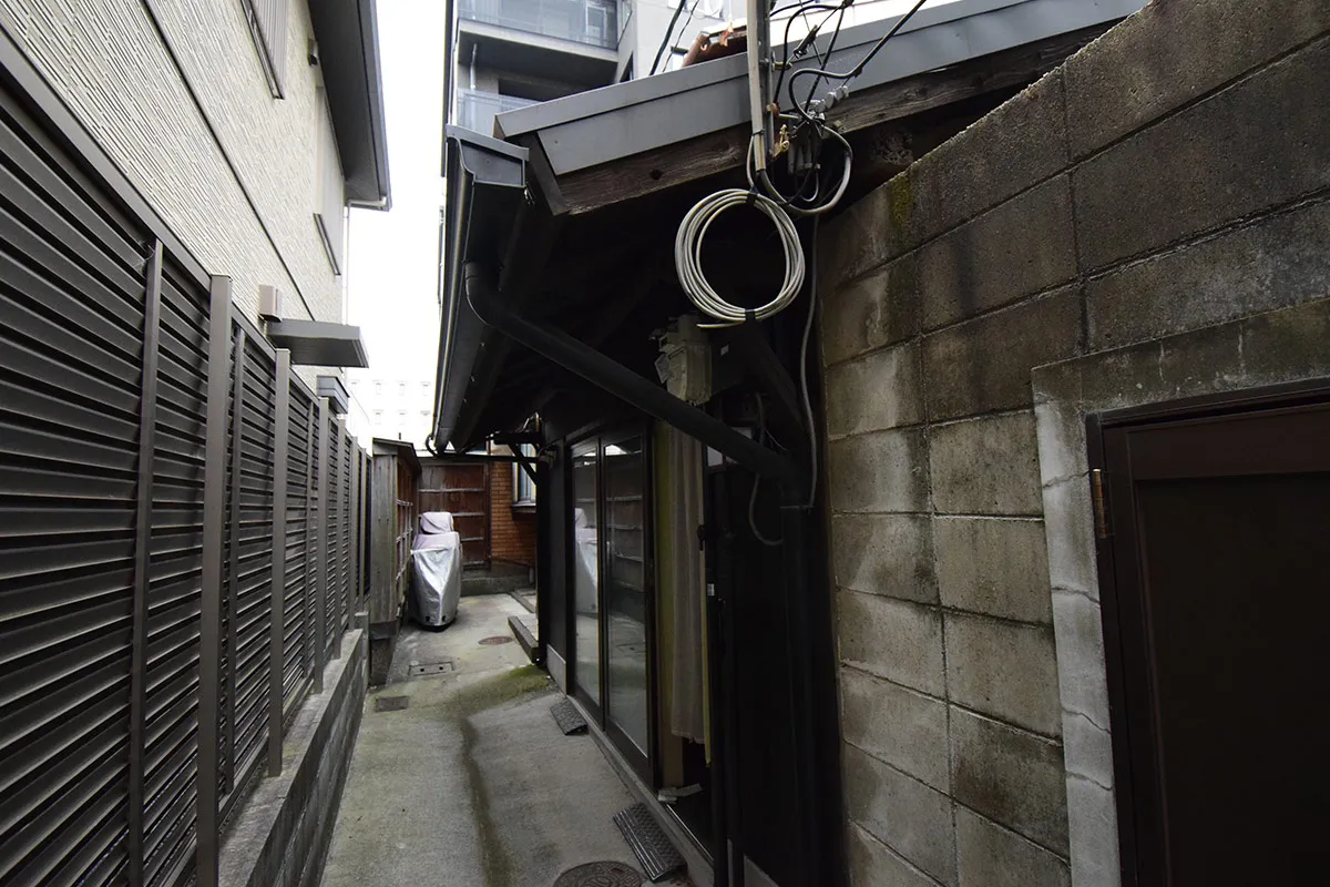 Modern Machiya with Loft and Garden – Living Surrounded by the Greenery of Kyoto Imperial Palace