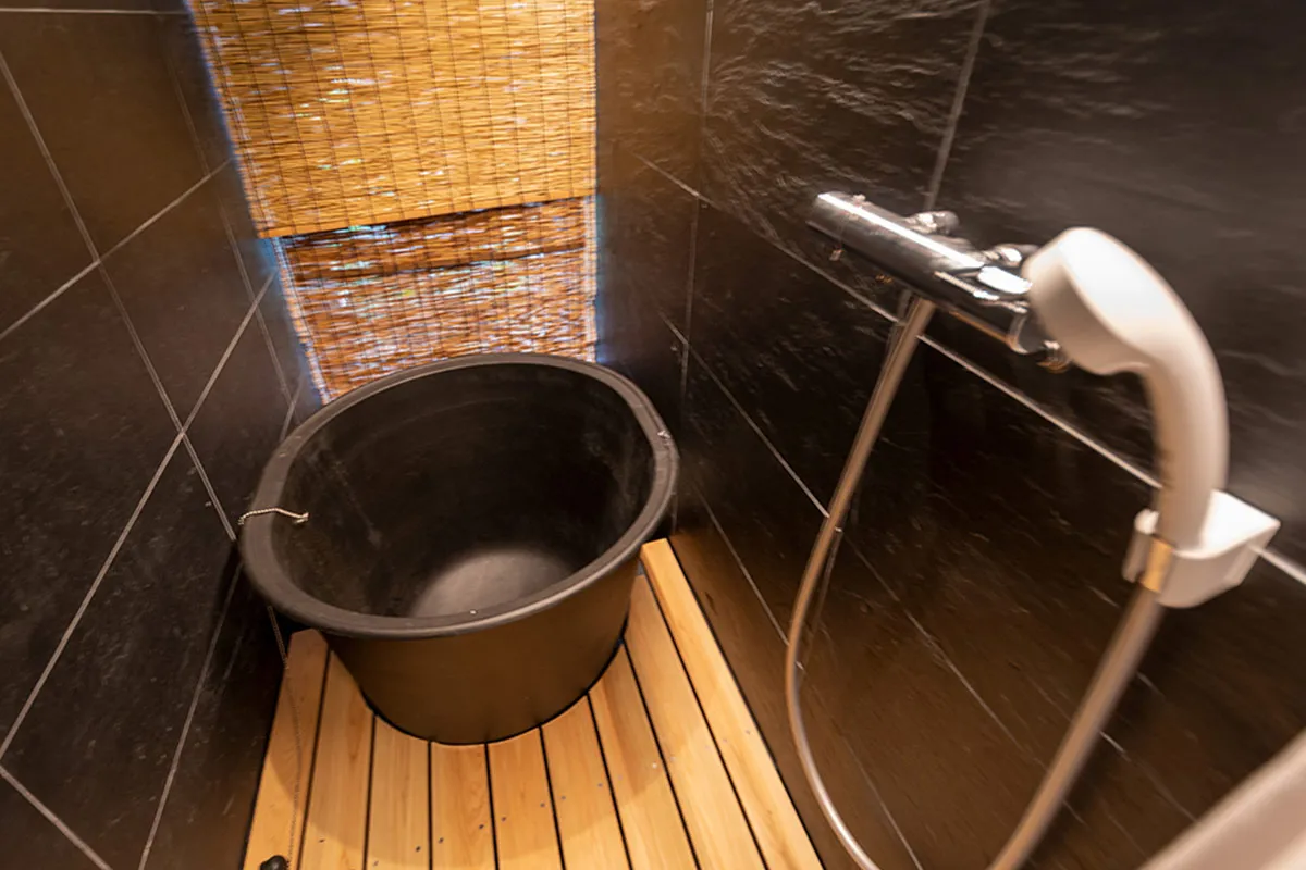 Modern Machiya with Loft and Garden – Living Surrounded by the Greenery of Kyoto Imperial Palace