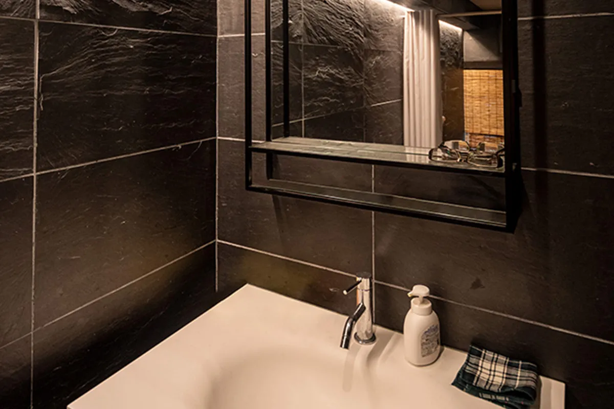 Modern Machiya with Loft and Garden – Living Surrounded by the Greenery of Kyoto Imperial Palace