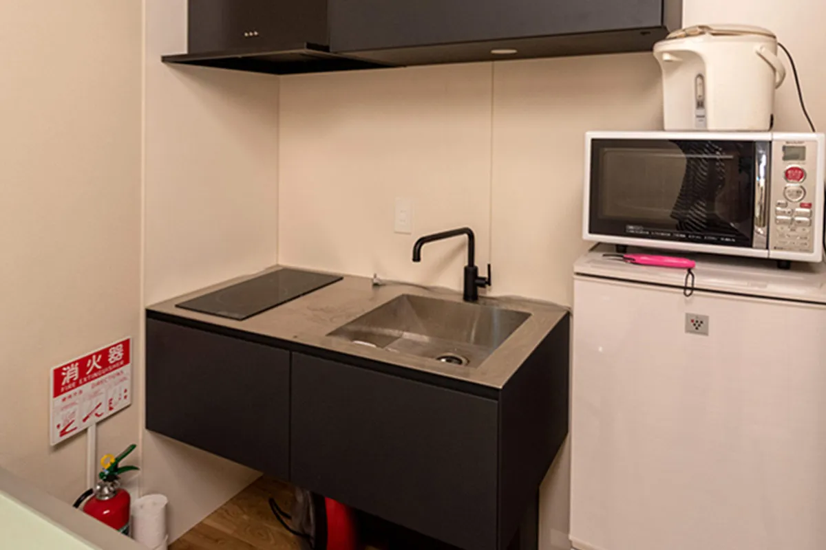 Modern Machiya with Loft and Garden – Living Surrounded by the Greenery of Kyoto Imperial Palace