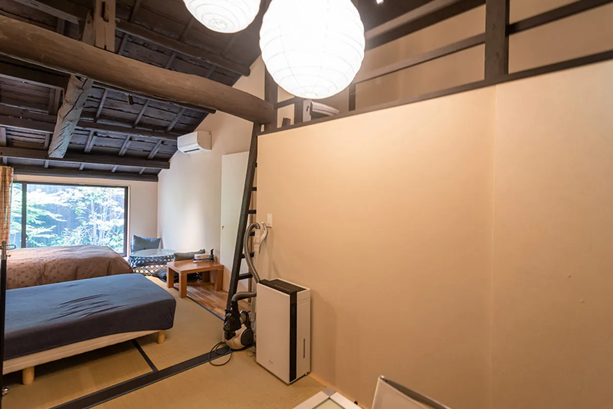 Modern Machiya with Loft and Garden – Living Surrounded by the Greenery of Kyoto Imperial Palace
