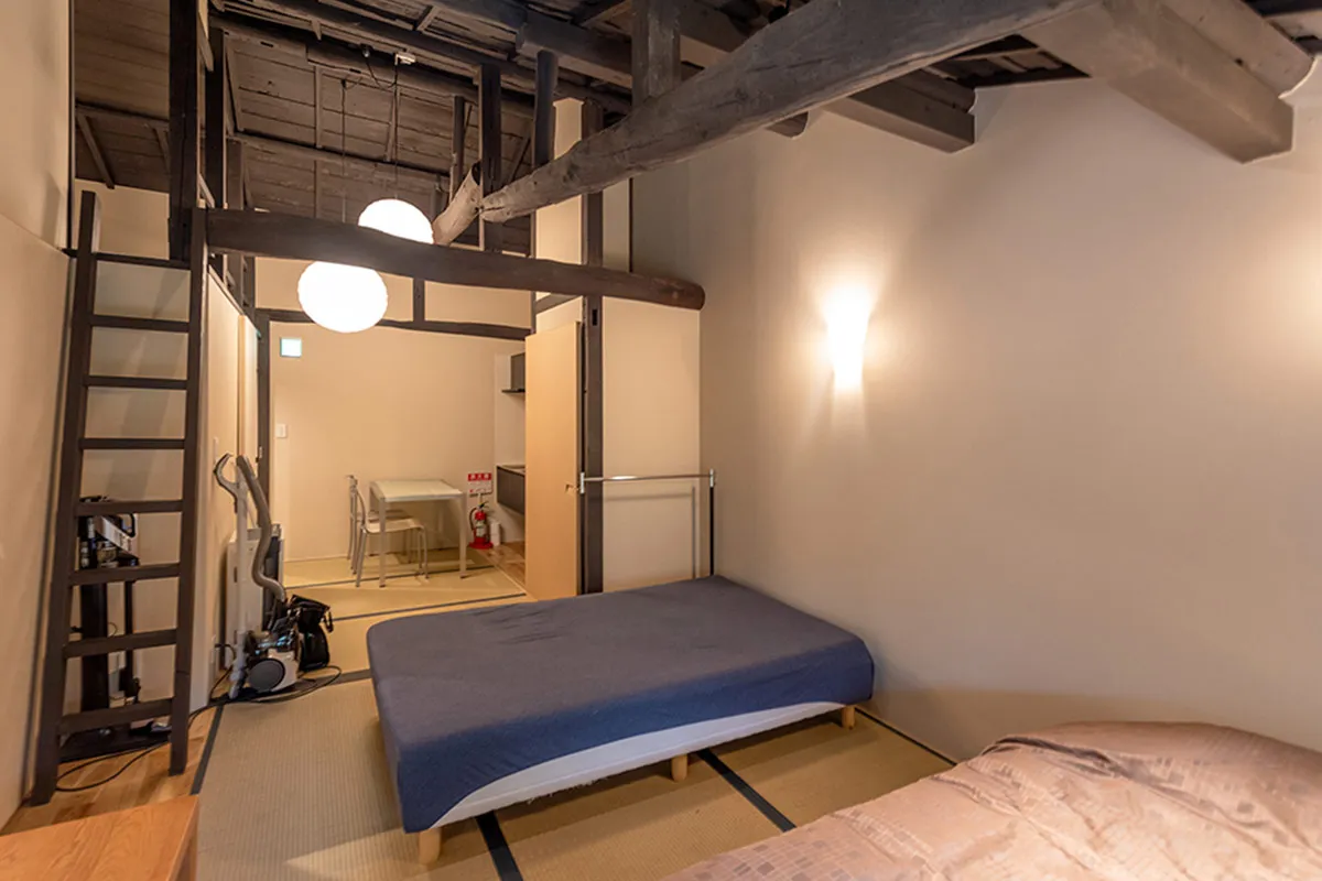 Modern Machiya with Loft and Garden – Living Surrounded by the Greenery of Kyoto Imperial Palace