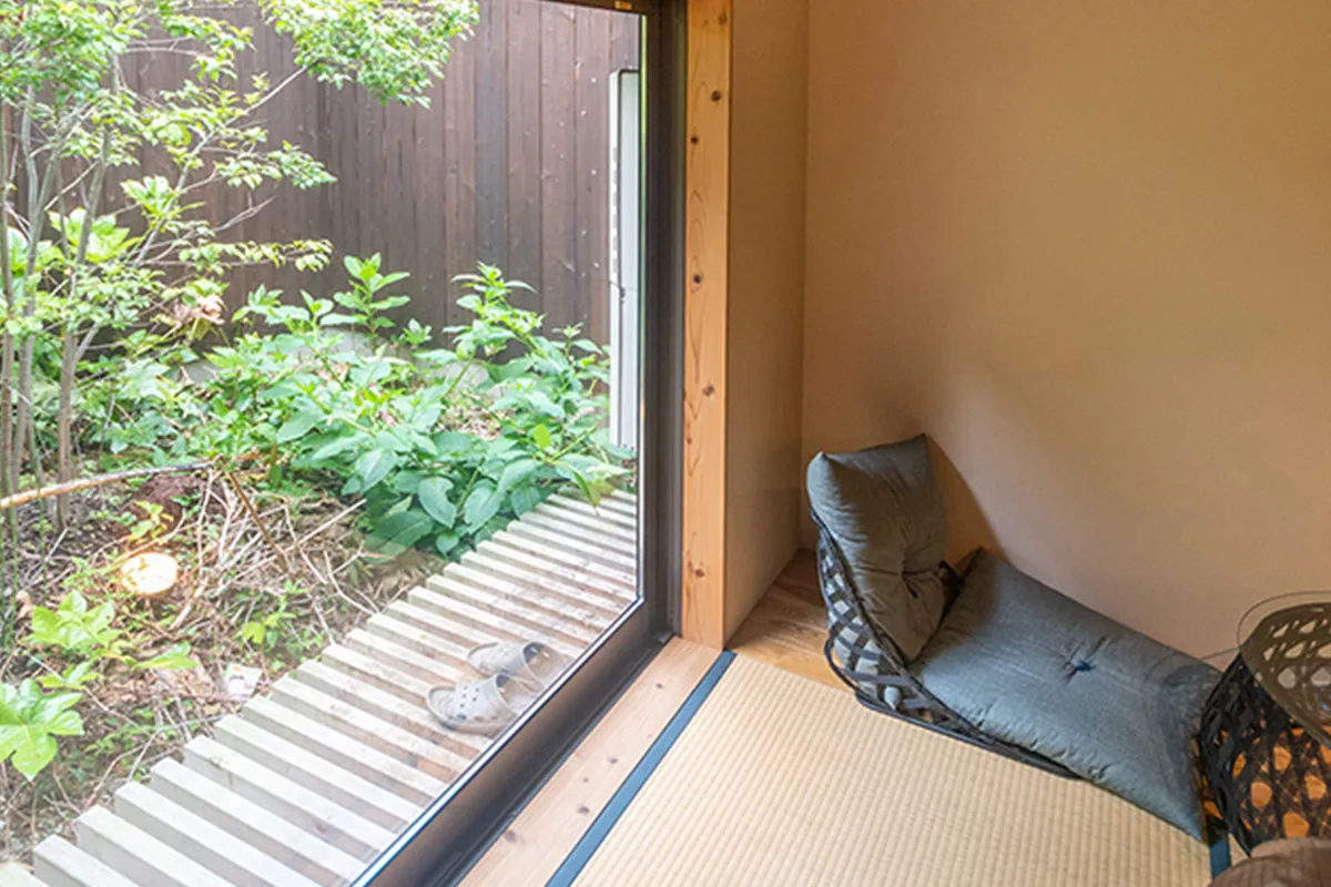 Modern Machiya with Loft and Garden – Living Surrounded by the Greenery of Kyoto Imperial Palace