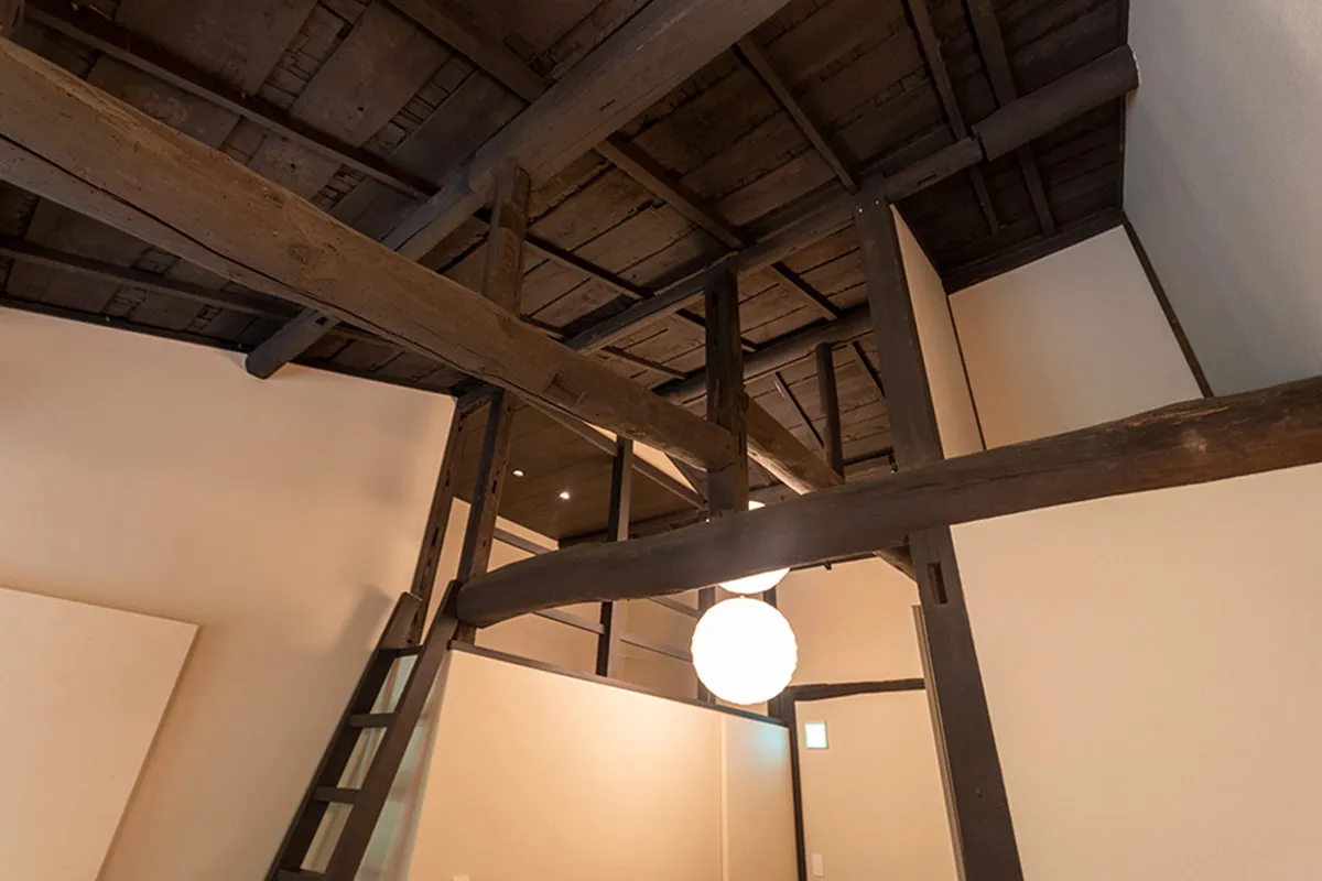 Modern Machiya with Loft and Garden – Living Surrounded by the Greenery of Kyoto Imperial Palace