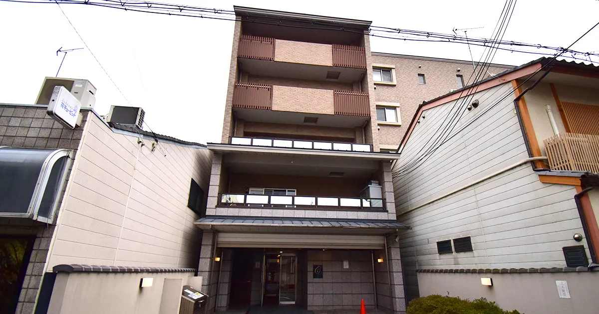 Heart of Kyoto: Ground Floor Condo with a Spacious Private Garden