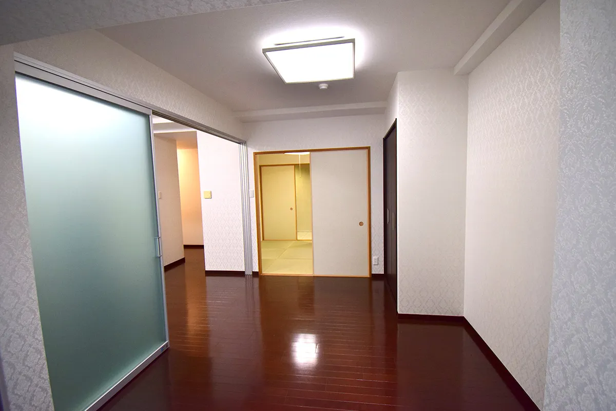 Heart of Kyoto: Ground Floor Condo with a Spacious Private Garden