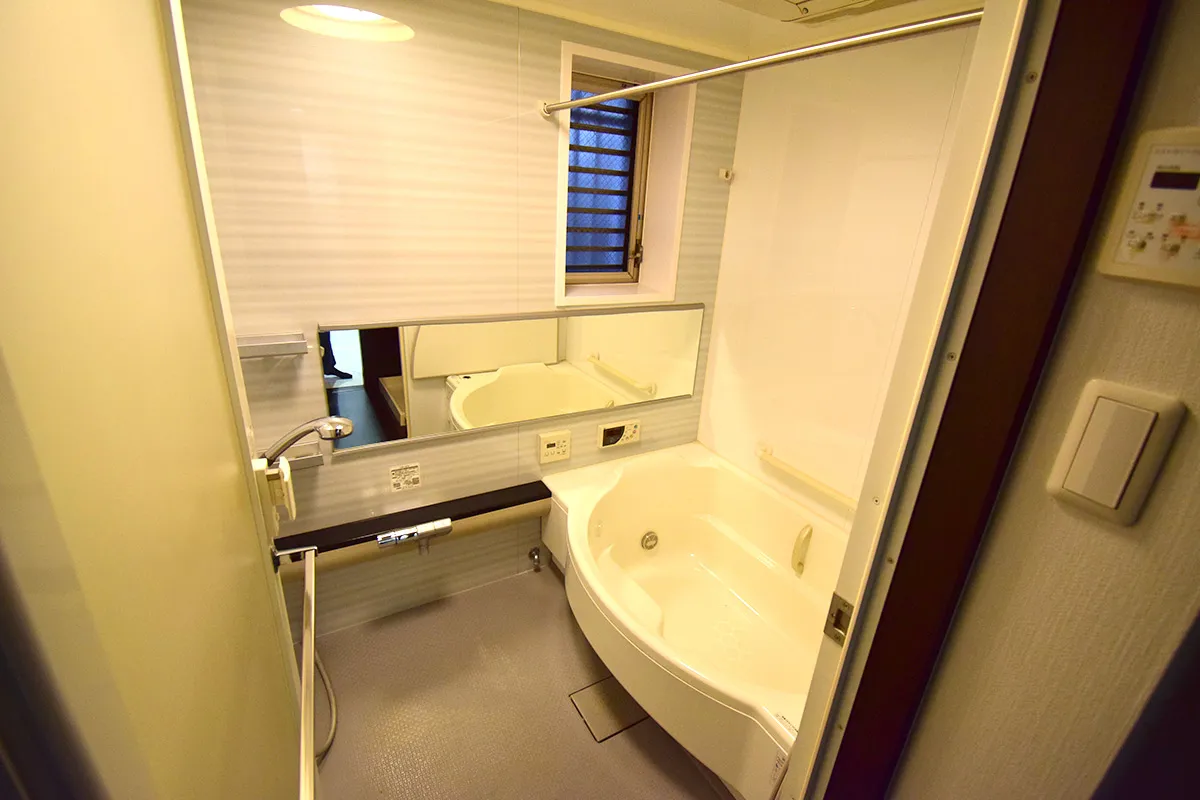 Heart of Kyoto: Ground Floor Condo with a Spacious Private Garden