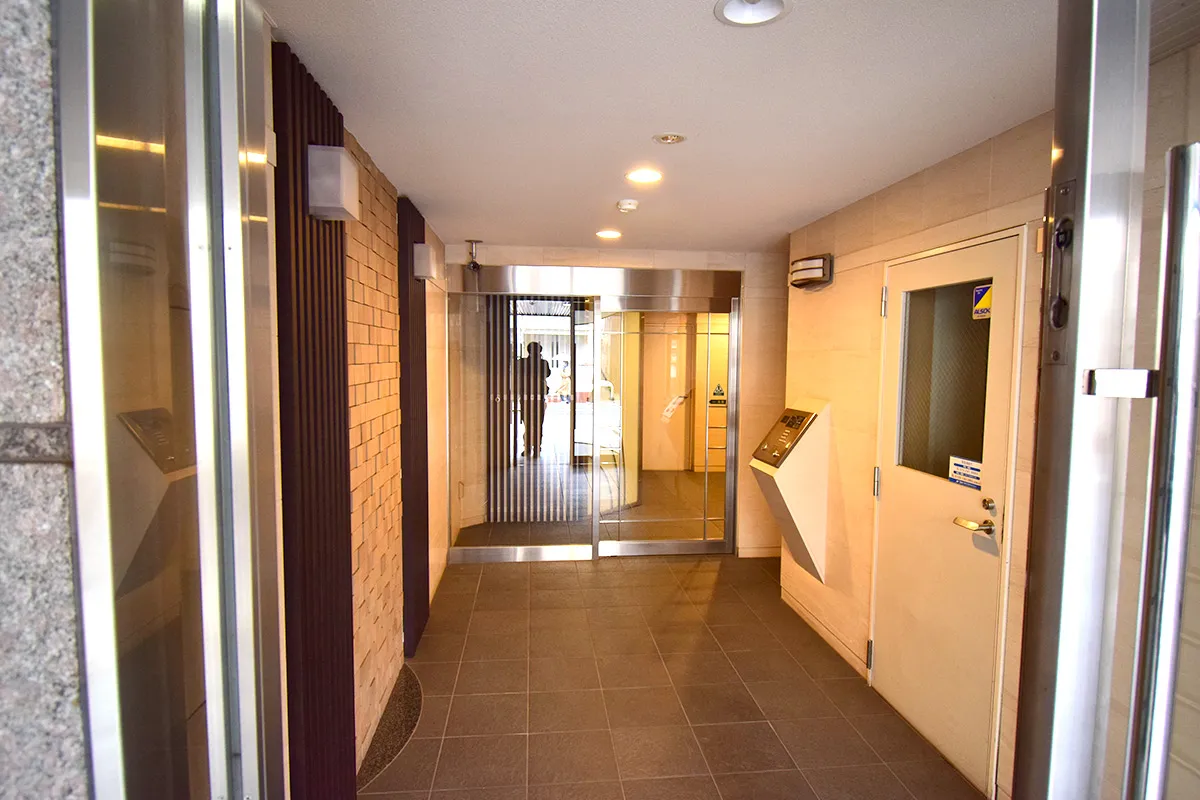 Heart of Kyoto: Ground Floor Condo with a Spacious Private Garden