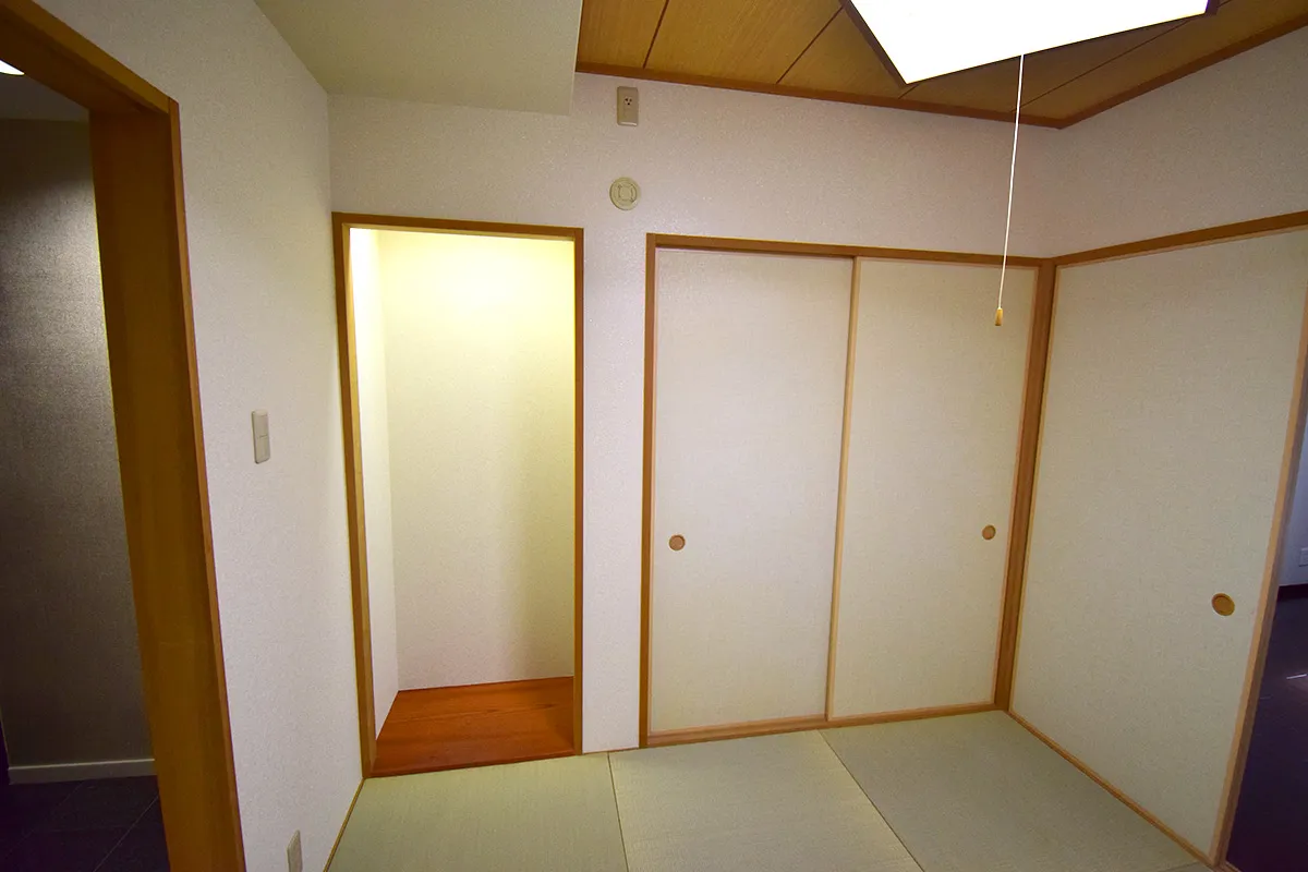 Heart of Kyoto: Ground Floor Condo with a Spacious Private Garden