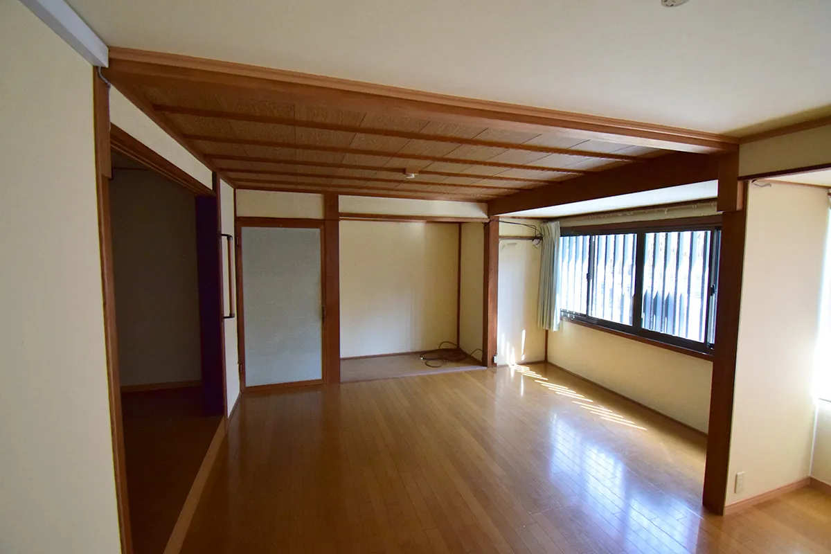 A Kyomachiya building facing Shirakawa in Kyoto