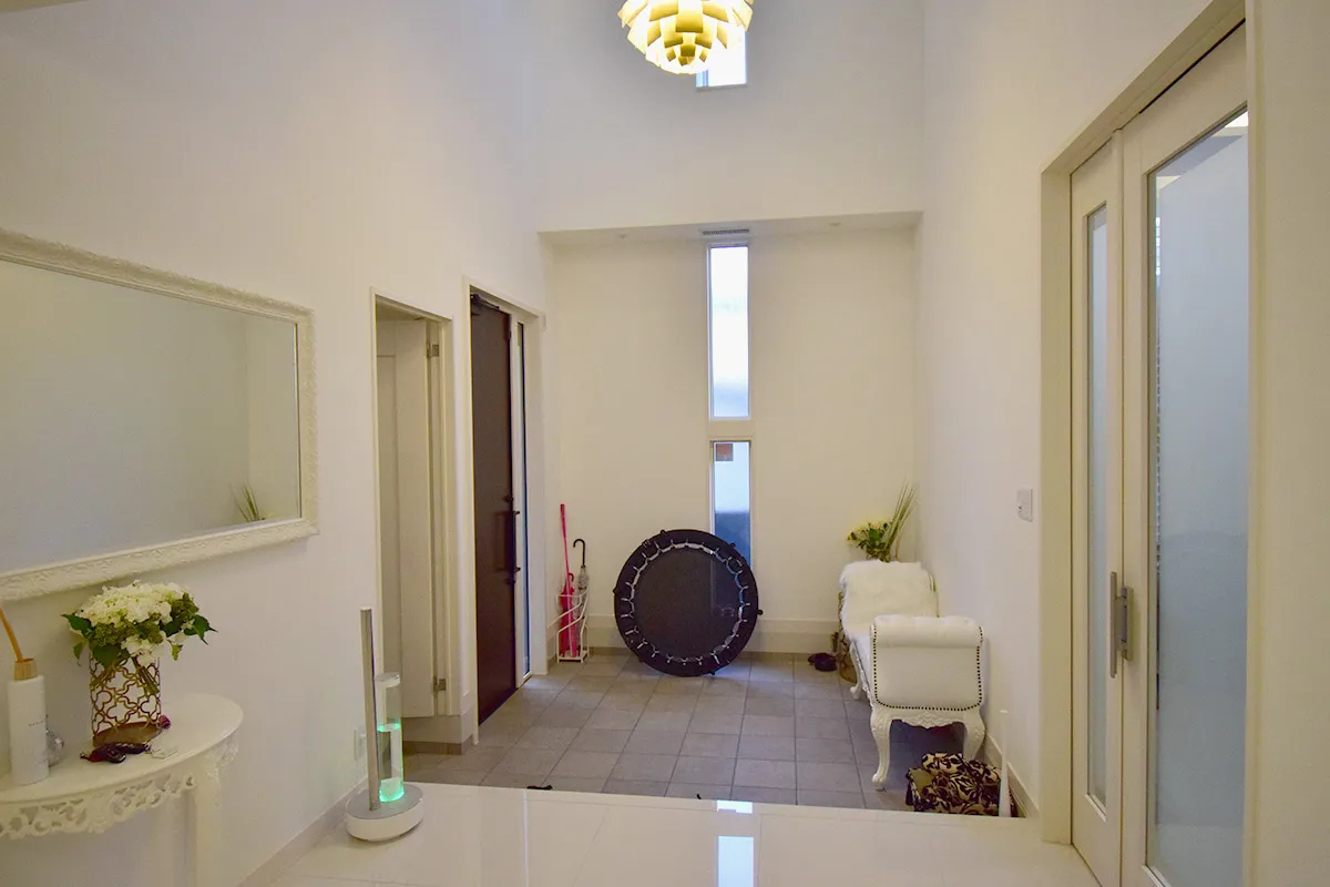 Contemporary Detached Home near Saiin Station with Expansive Interiors & Unique Split-Level Layout