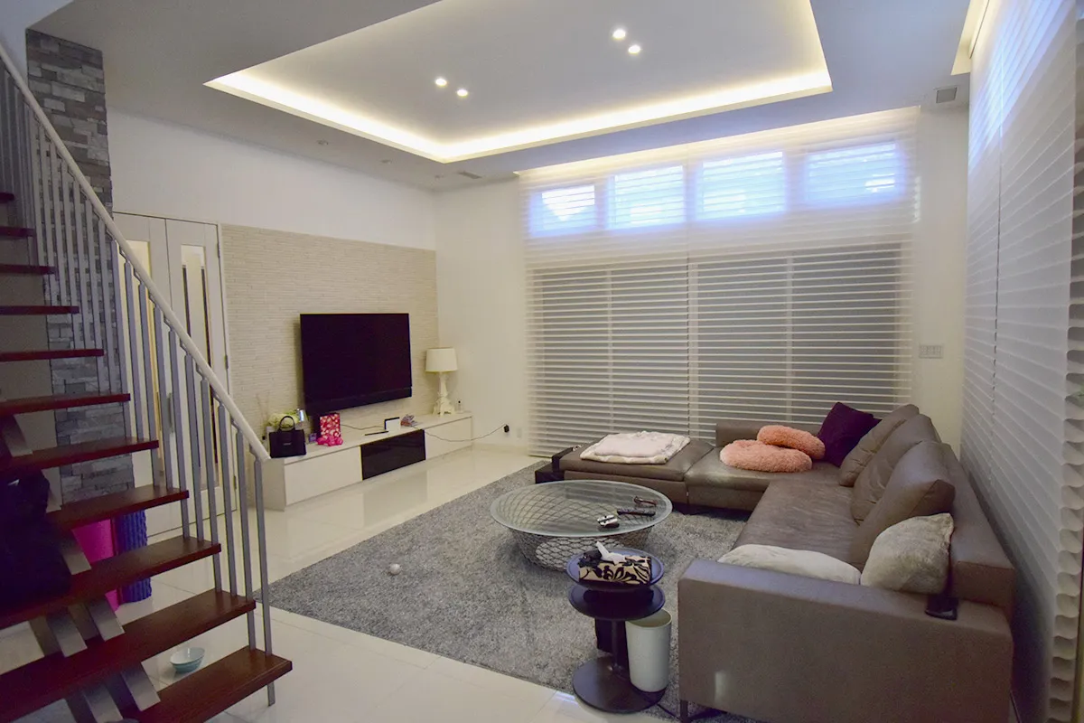 Contemporary Detached Home near Saiin Station with Expansive Interiors & Unique Split-Level Layout