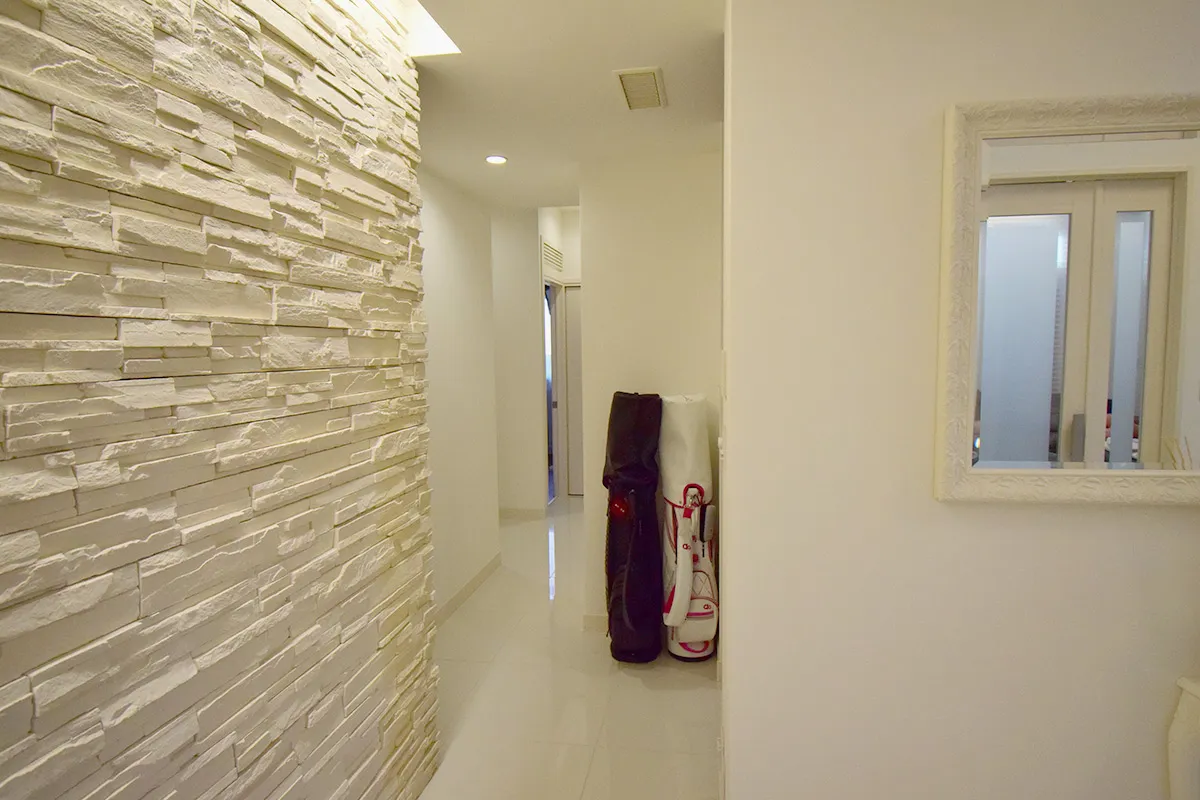 Contemporary Detached Home near Saiin Station with Expansive Interiors & Unique Split-Level Layout