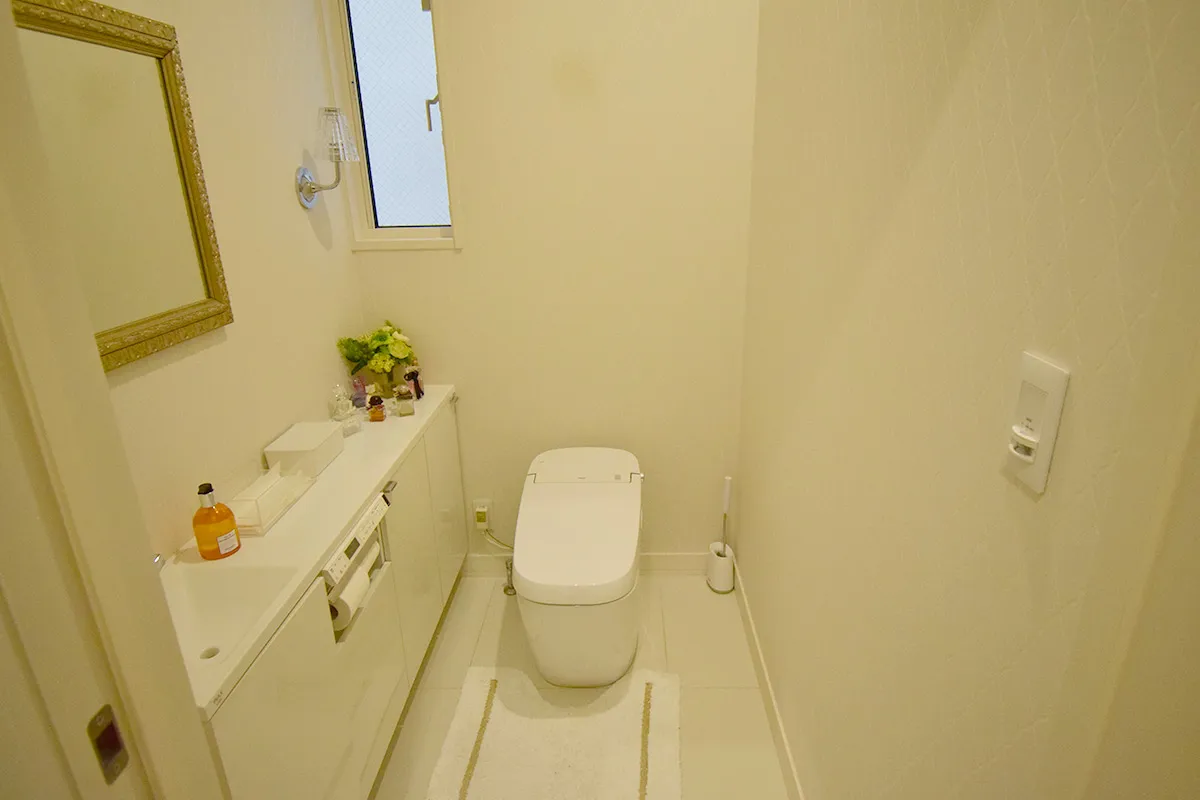 Contemporary Detached Home near Saiin Station with Expansive Interiors & Unique Split-Level Layout