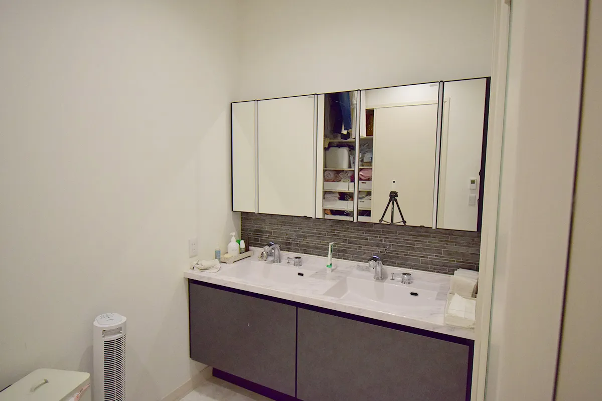 Contemporary Detached Home near Saiin Station with Expansive Interiors & Unique Split-Level Layout