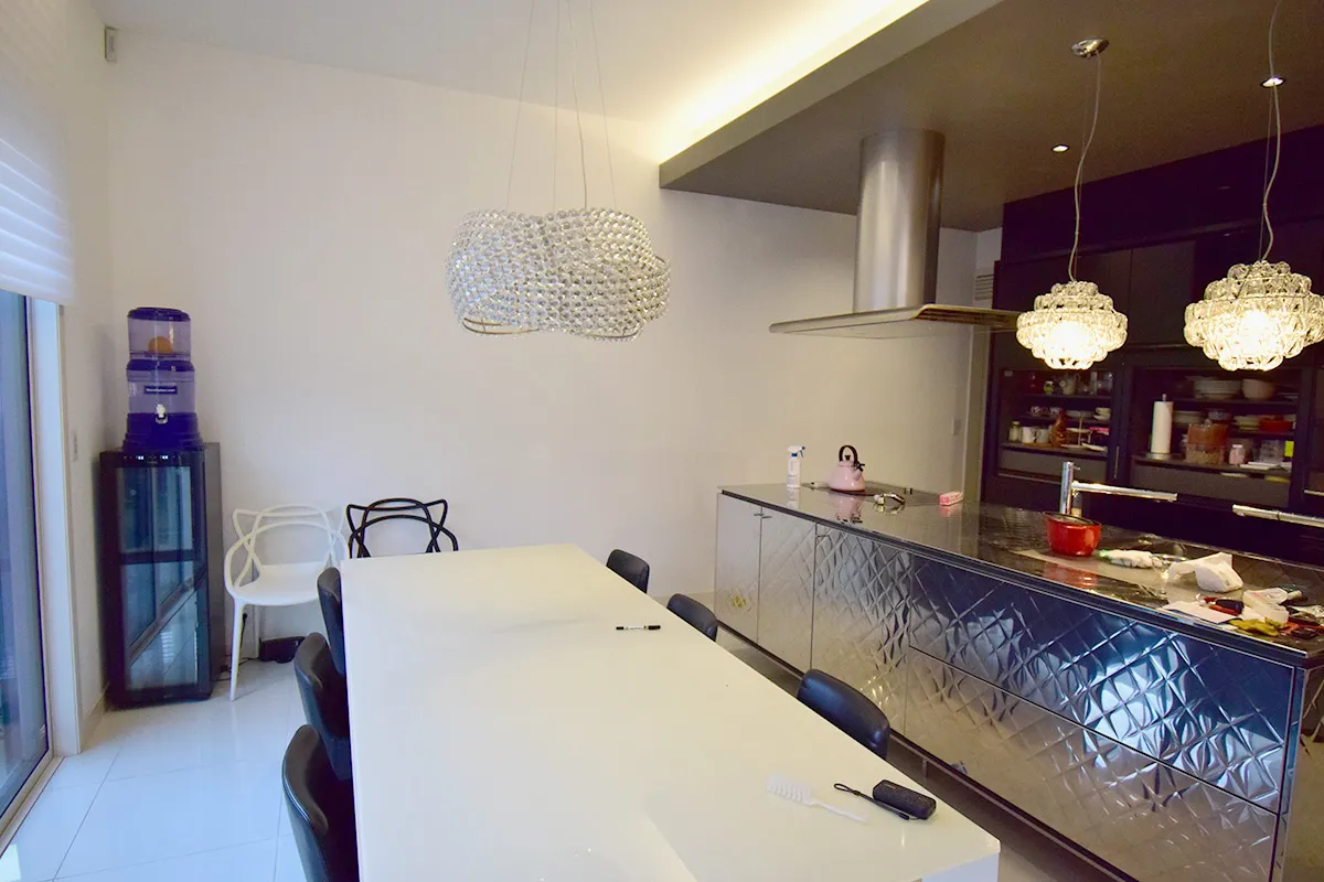 Contemporary Detached Home near Saiin Station with Expansive Interiors & Unique Split-Level Layout