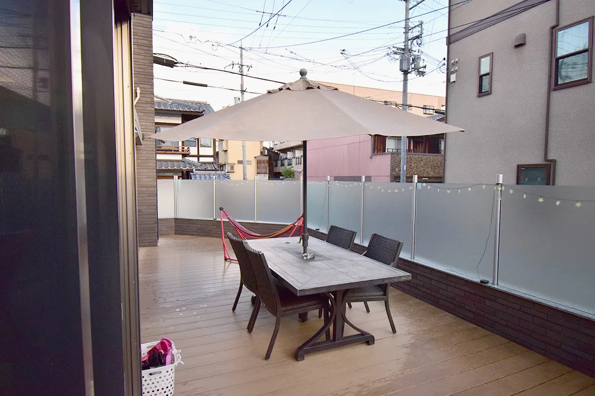Contemporary Detached Home near Saiin Station with Expansive Interiors & Unique Split-Level Layout